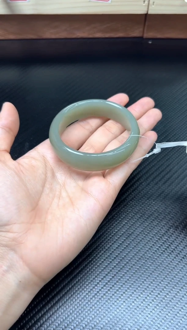 未镶嵌手镯和田玉且末微色差且末蓝53 j