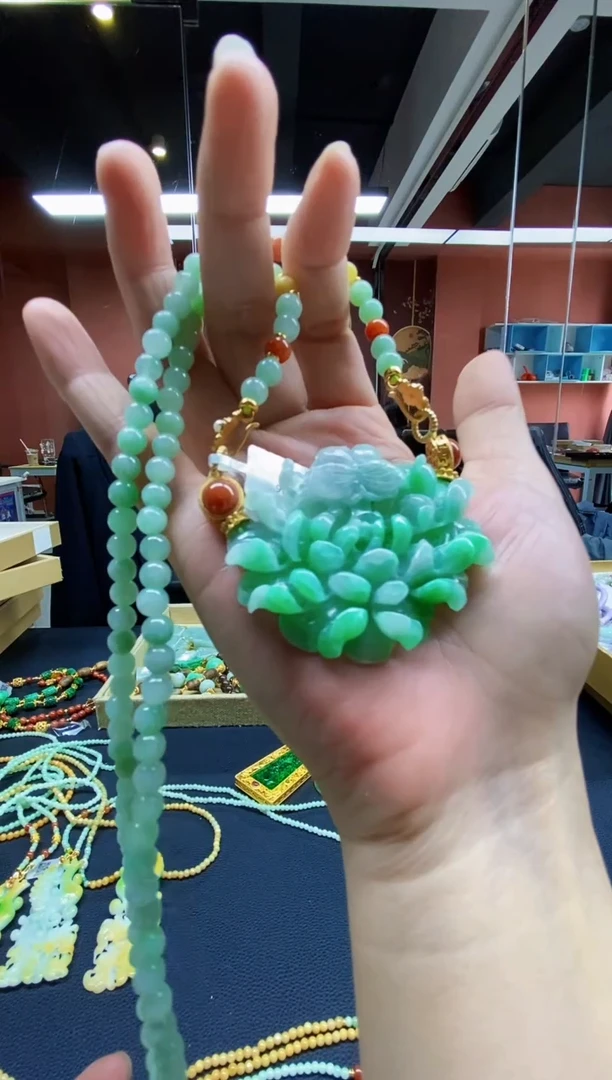 颈饰未镶嵌翡翠吊坠