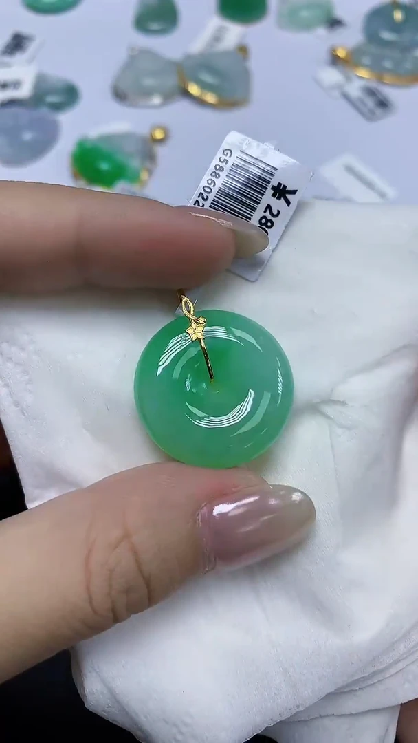 翡翠18K金镶嵌颈饰天然缅甸翡翠A货