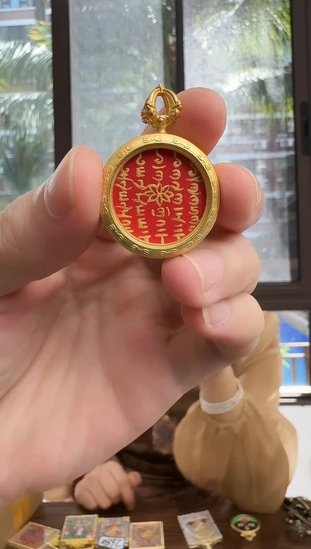 吊坠五条经文---热贡元旦唐卡画院