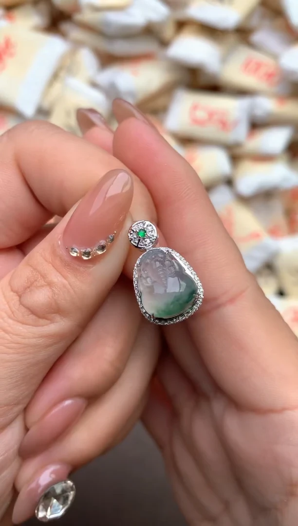 【闪购商品】翡翠挂件18K金镶嵌— 