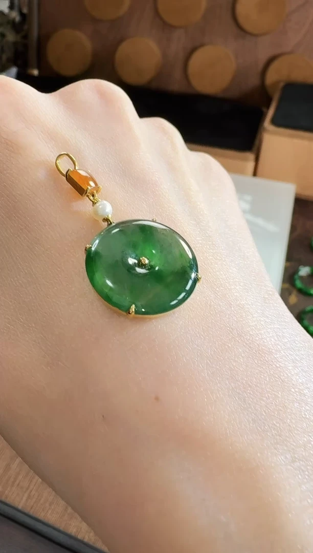 吊坠(不含链)18K金镶嵌翡翠吊坠