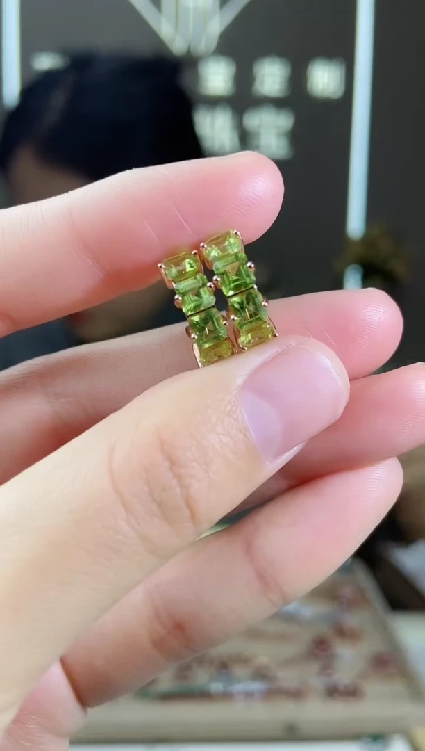 【闪购商品】橄榄石耳饰银S925镶嵌耳饰