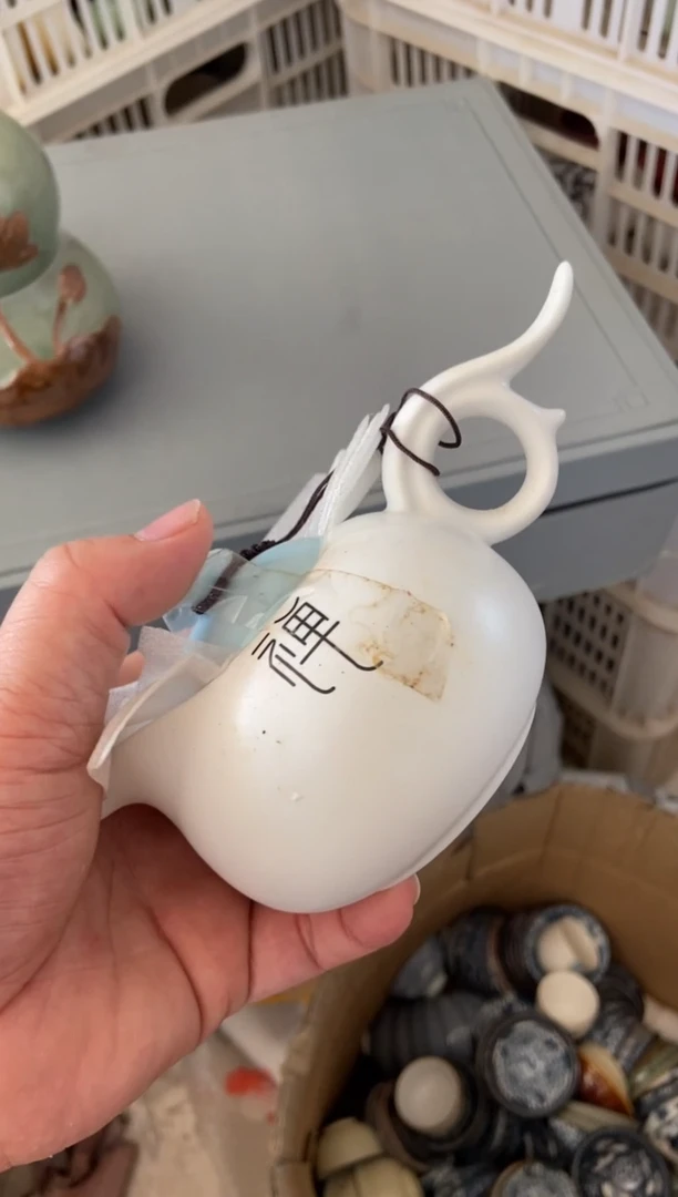 无运费险有瑕疵的摄影的产品有使用过的痕迹有点脏介意勿拍