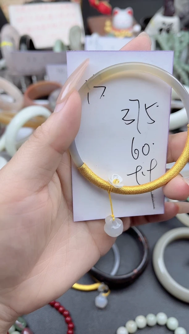 未镶嵌手镯石英质玉375