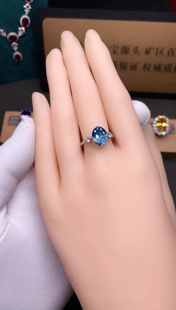银S925镶嵌戒圈海蓝宝石....