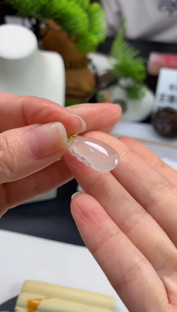 颈饰18K金镶嵌翡翠橙*?---110730