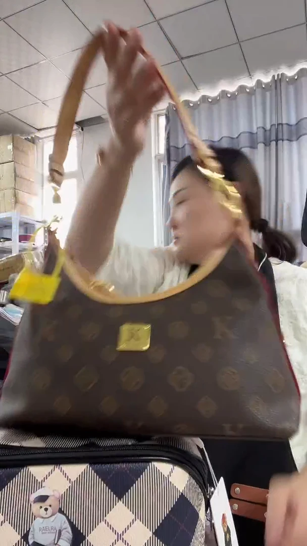 牦牛剖层皮革琪琪女包1号店超好看发图片款