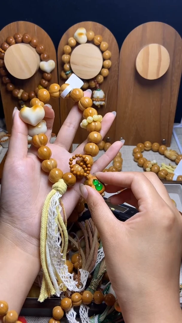 手串猴头核桃?*?全品聚宝盆爱心橄榄壳檀木葫芦黄跑环奶油风
