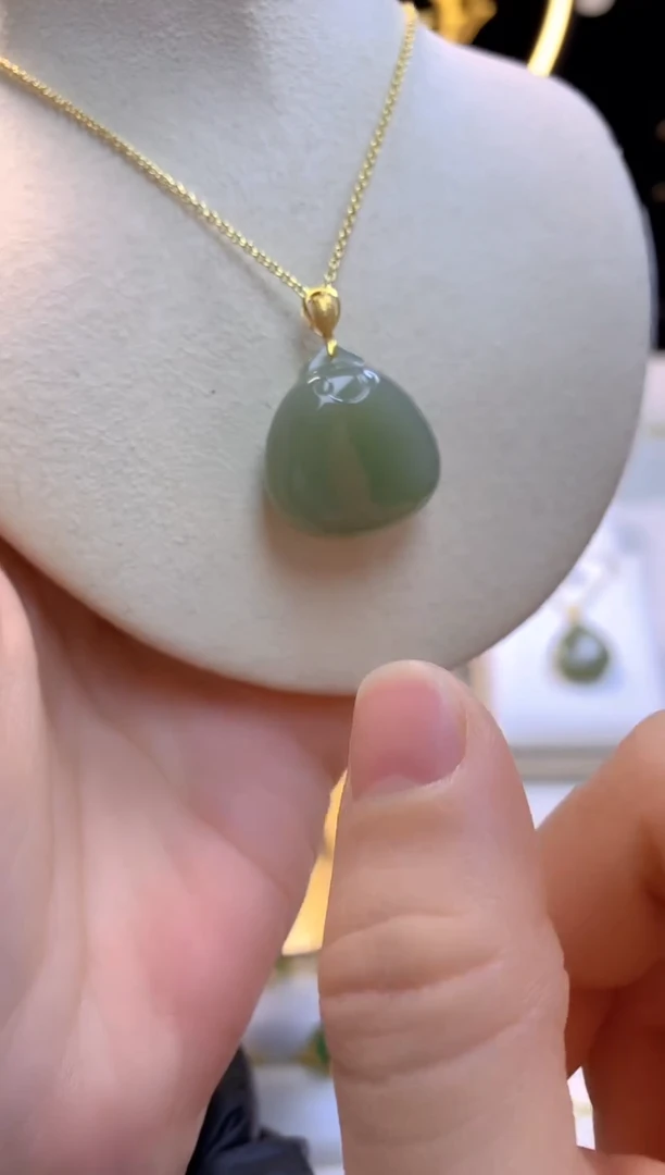 【闪购商品】和田玉吊坠18K金镶嵌笑脸无事牌