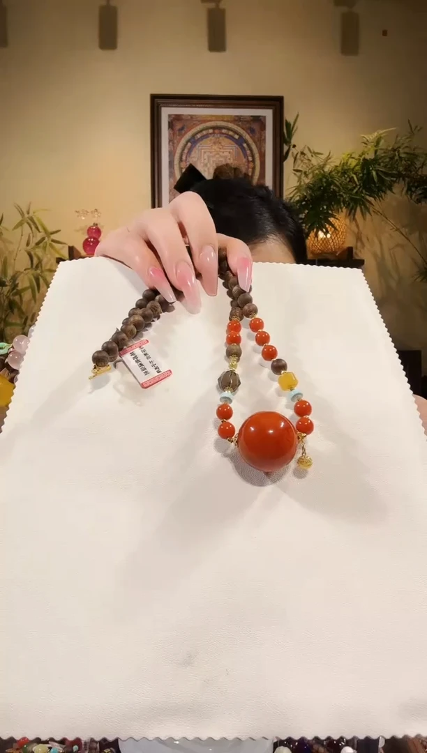 颈饰未镶嵌南红玛瑙沉香