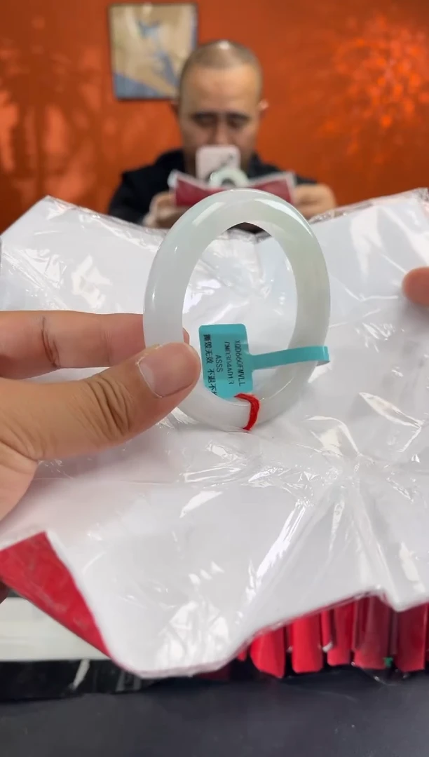 未镶嵌手镯翡翠4        圈口58