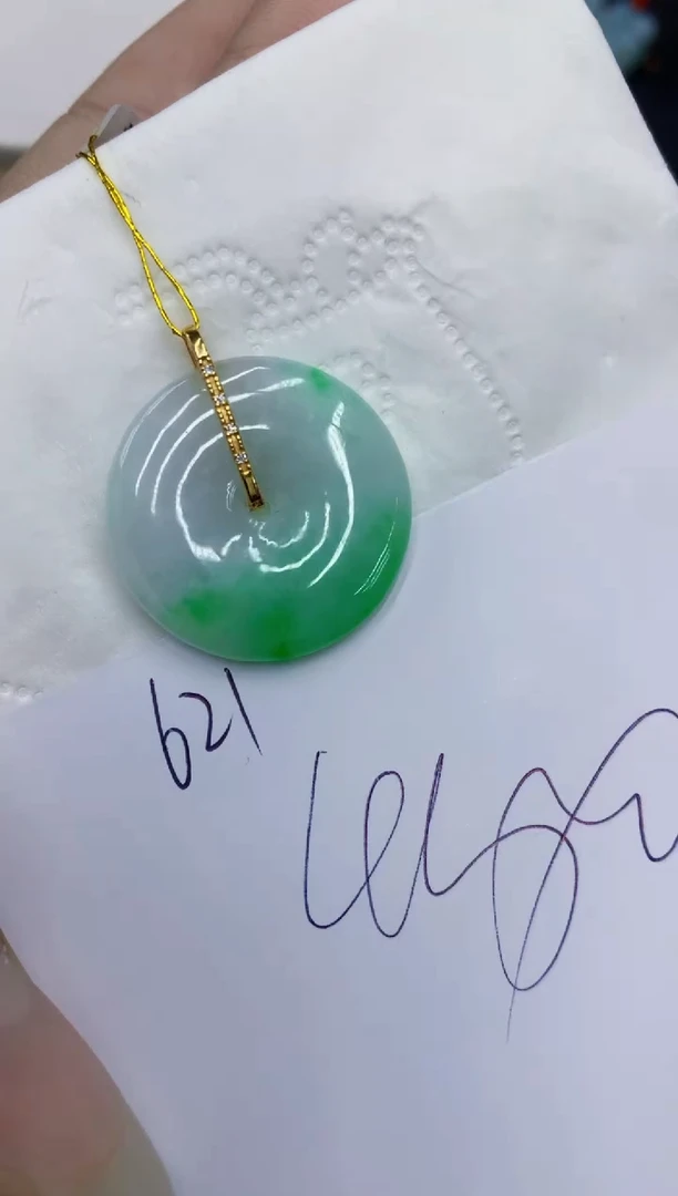 翡翠18K金镶嵌颈饰111111111111
