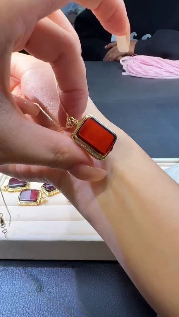 琥珀颈饰未镶嵌100646466随机发仅一件