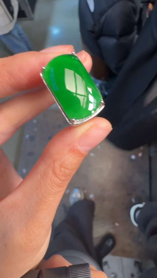 未镶嵌定制翡翠A货有轻微色差属于正常现象，戒指1