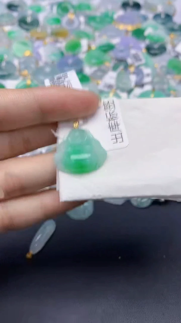 翡翠18K金镶嵌颈饰天然缅甸a货翡翠