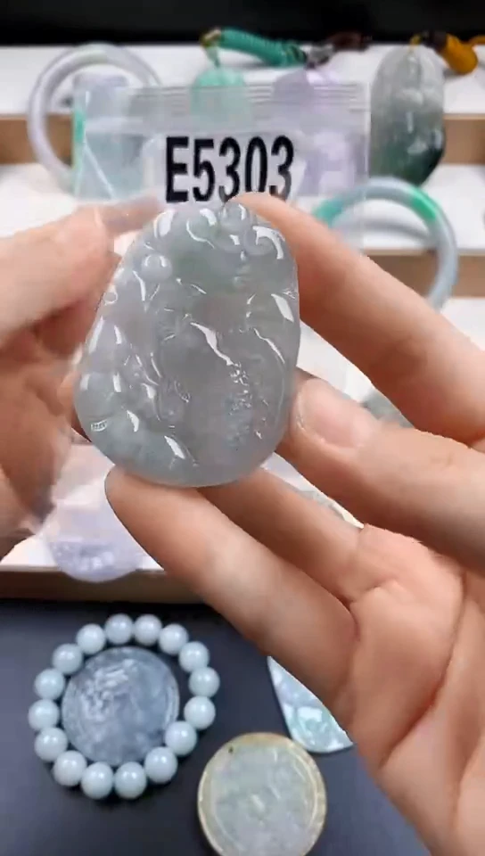 颈饰未镶嵌翡翠天然翡翠吊坠挂件