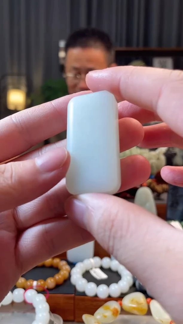 和田玉未镶嵌吊坠(不含链)牌子