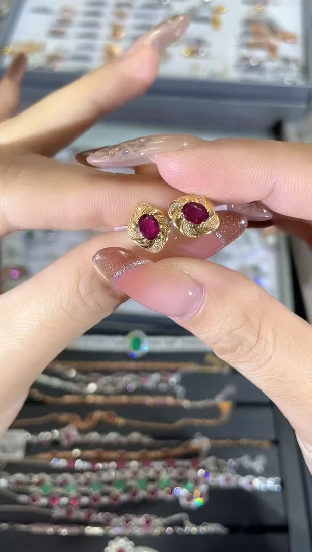 18K金镶嵌耳饰碧玺耳饰