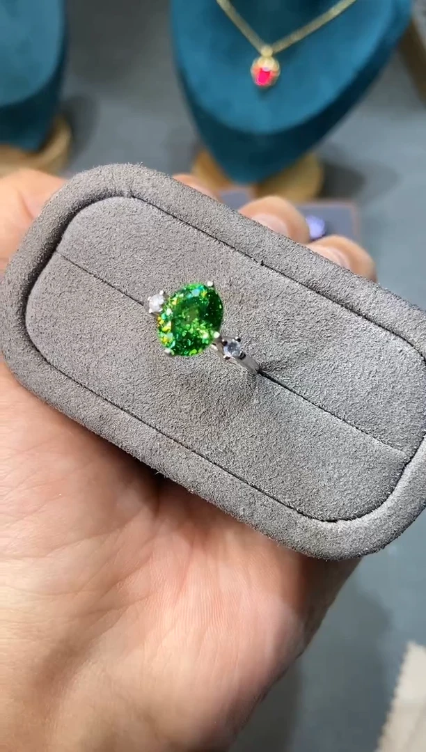 银S925镶嵌戒指石榴石（沙弗莱）...