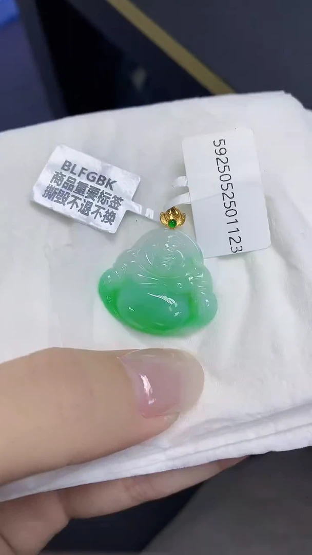 翡翠18K金镶嵌颈饰天然缅甸翡翠A货