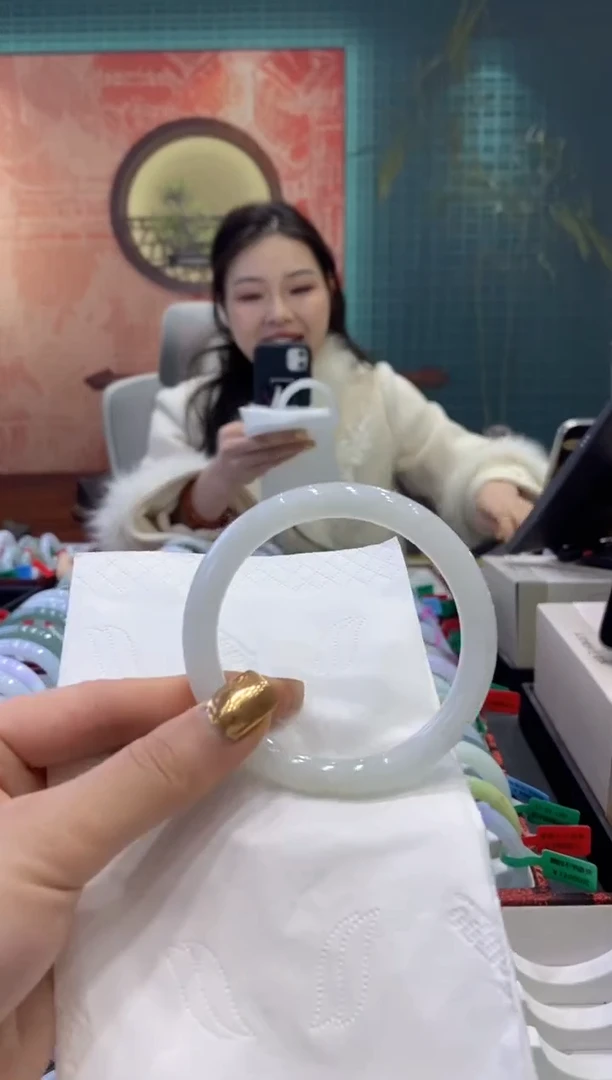 【闪购商品】翡翠手镯未镶嵌多人12887