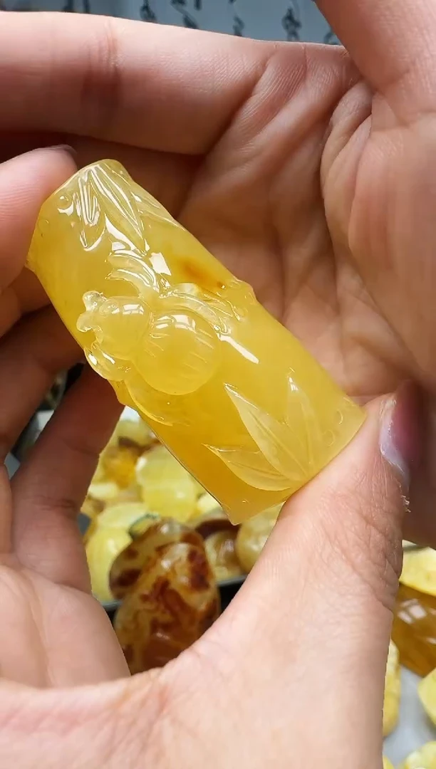 【闪购商品】琥珀裸石未镶嵌挂坠