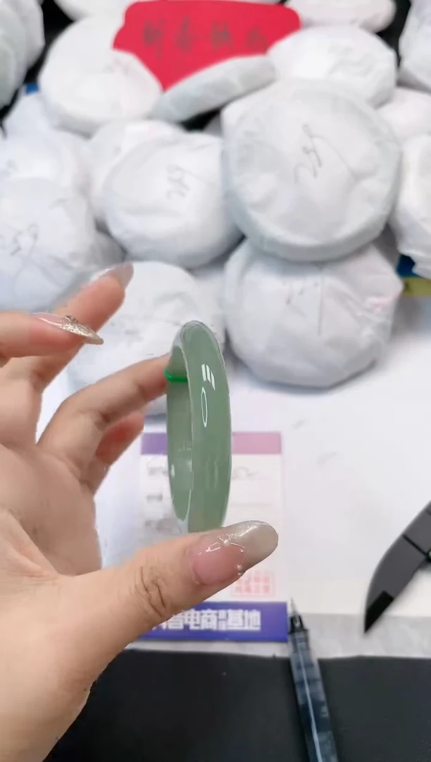 【闪购商品】石英质玉手镯未镶嵌202-52