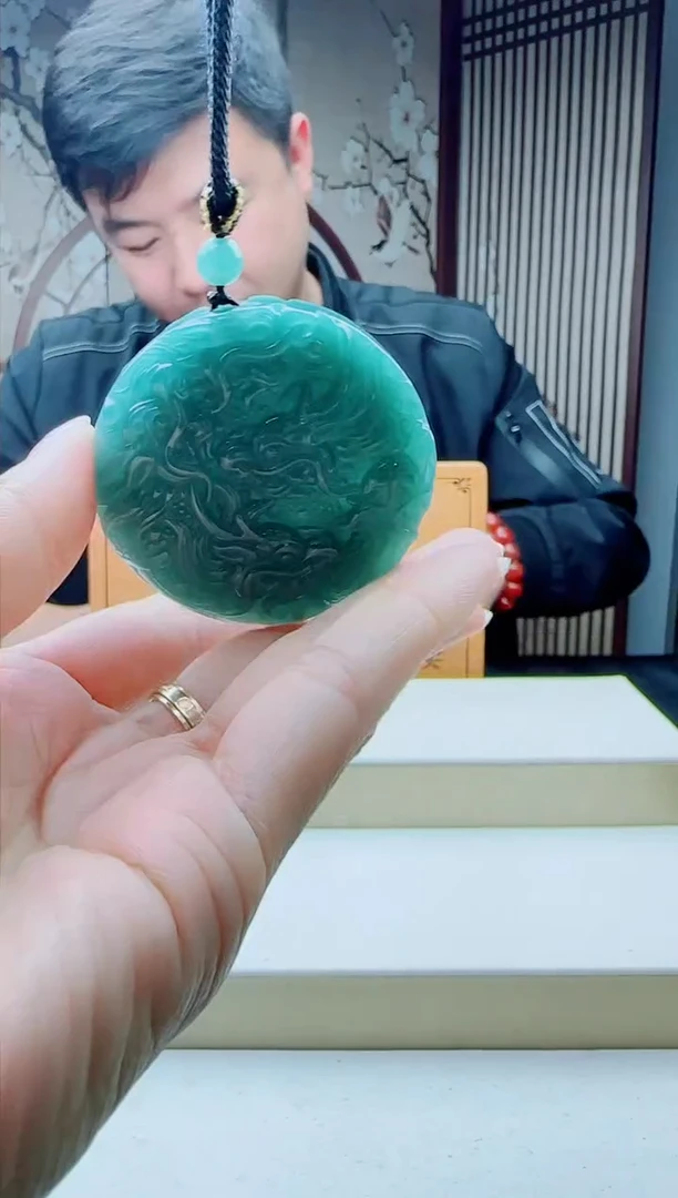 颈饰未镶嵌翡翠多样性发其一