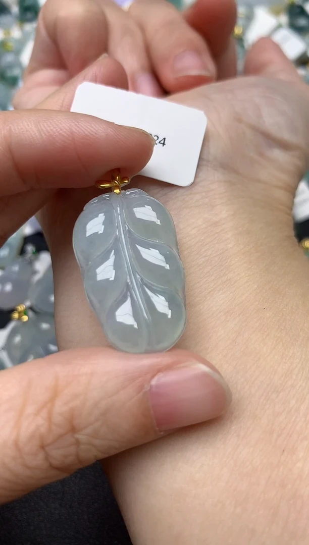 颈饰18K金镶嵌翡翠天然缅甸A货翡翠