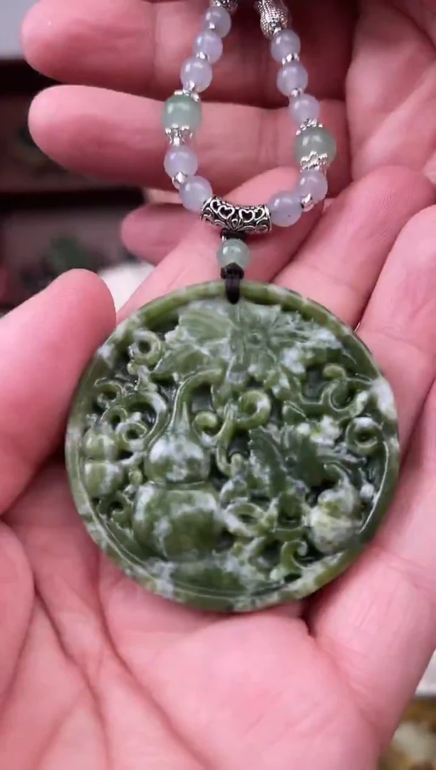 未镶嵌蛇纹石玉颈饰·