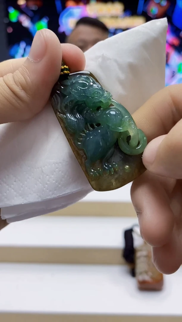 未镶嵌定制翡翠-毛货挂件11