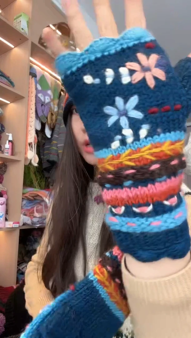 羊毛蓝色秀珠手套