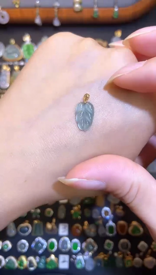 翡翠18K金镶嵌颈饰天然a货翡翠