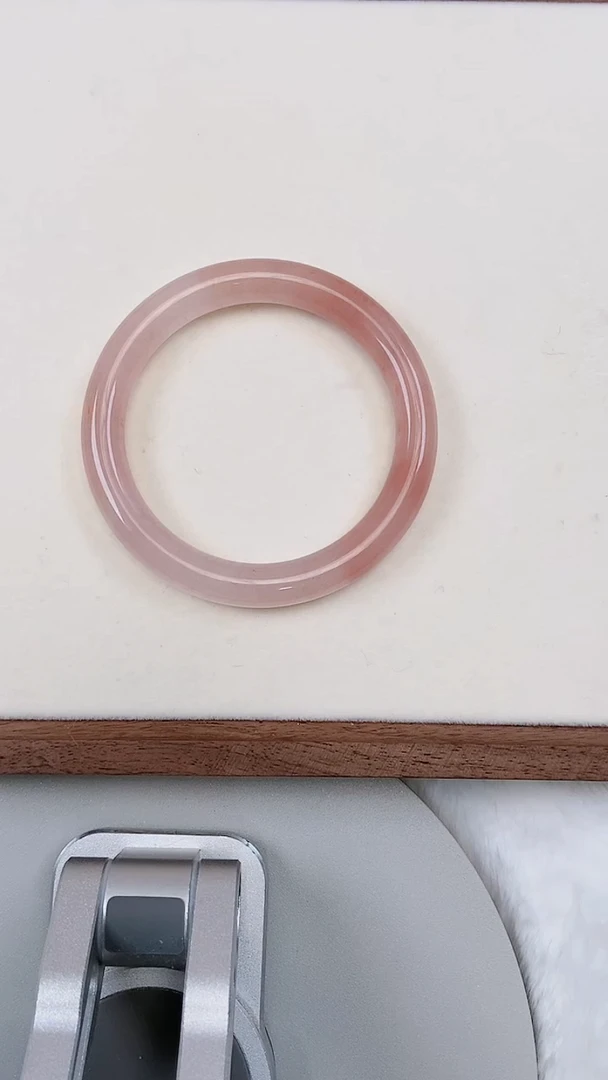 【闪购商品】石英质玉手镯未镶嵌可爱扛把子