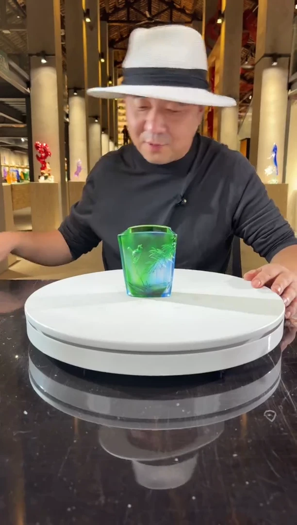 摆件青绿色舞月笔筒