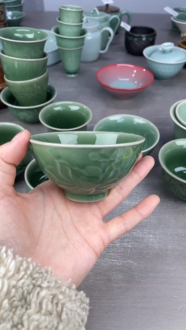 青瓷微瑕荷花里面有花