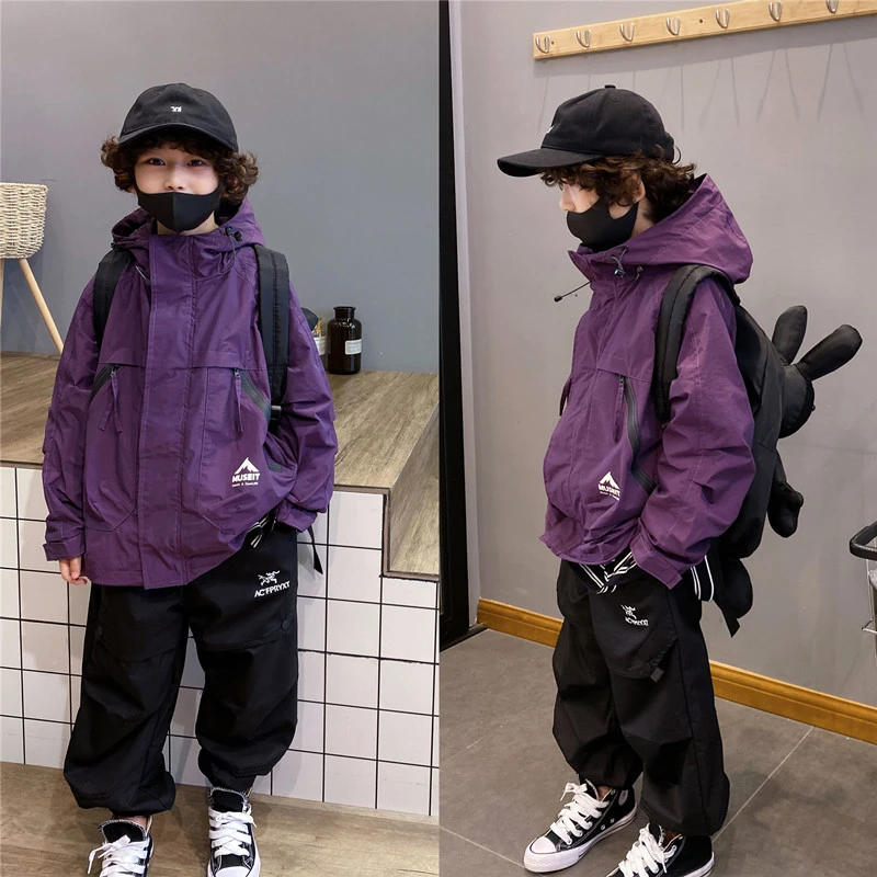 男童防水冲锋衣外套秋季新款2025中大童洋气时尚百搭儿童工装上衣