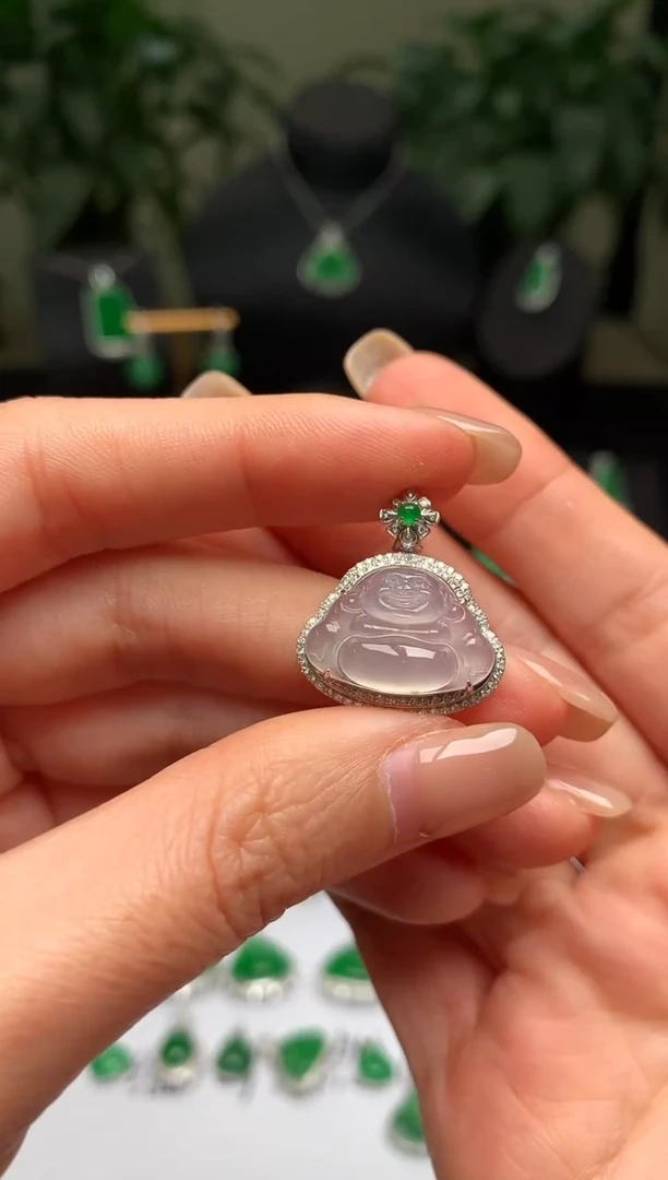颈饰18K金镶嵌翡翠佛公