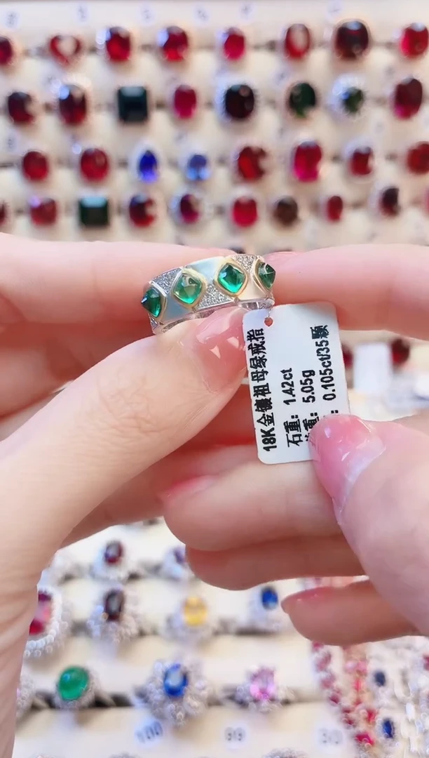 18K金镶嵌戒指祖母绿1