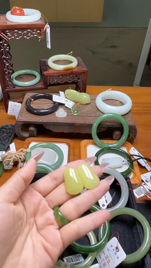 吊坠(不含链)未镶嵌和田玉若羌黄玉 无事牌 多样性发一