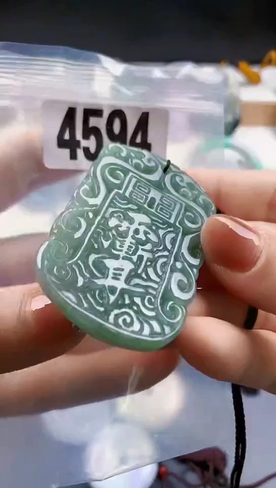 翡翠未镶嵌颈饰天然翡翠吊坠挂件