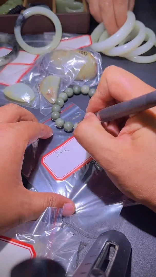 手串未镶嵌和田玉（青玉）真****服和田玉原石