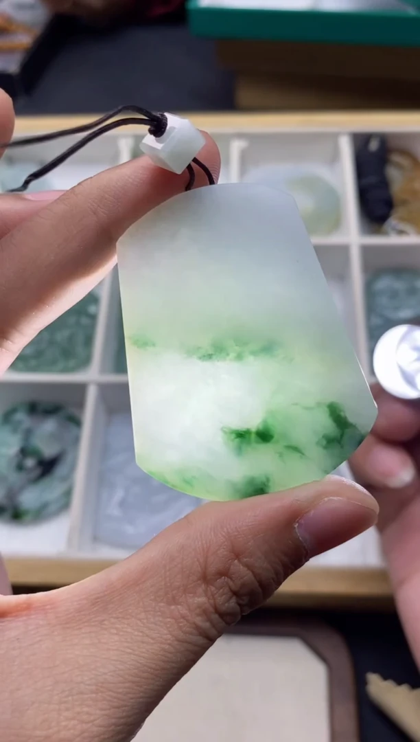 颈饰未镶嵌翡翠1