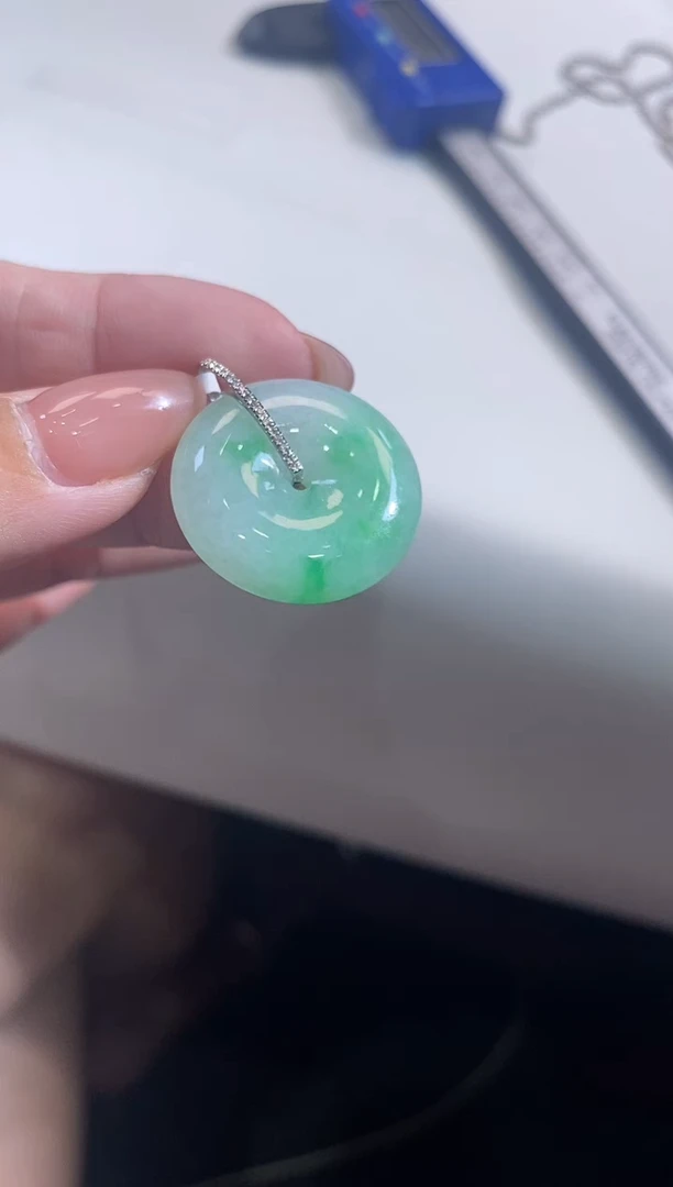 翡翠18K金镶嵌吊坠(不含链)平安扣