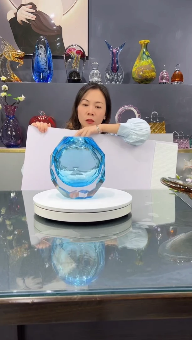 手工艺品琉璃    水晶琉璃花瓶1个