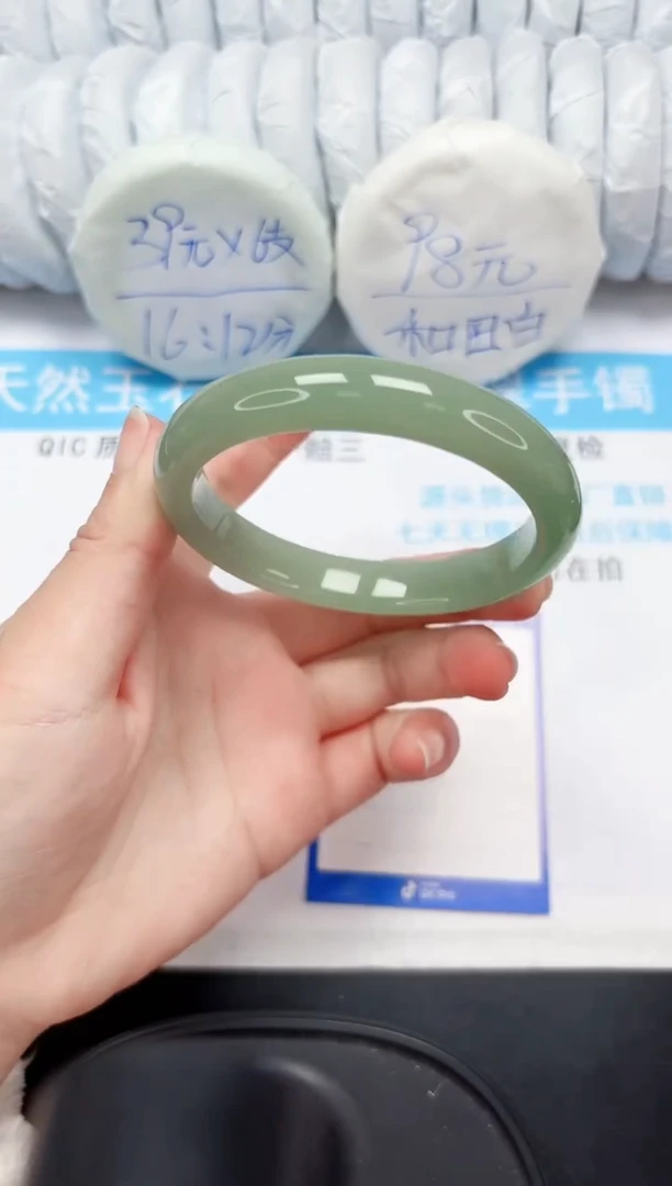 【闪购商品】石英质玉手镯合金4-