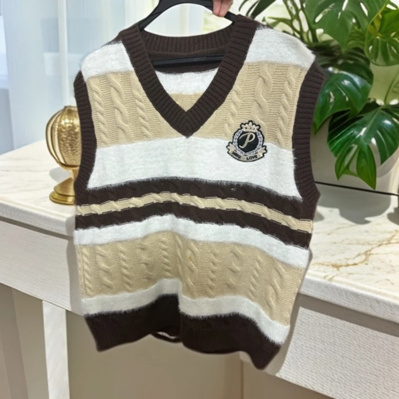 入秋温柔系学院风毛衣背心衬衫高腰牛仔裤穿搭