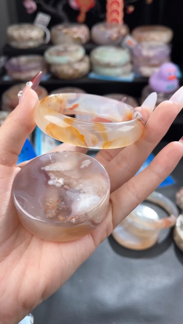 【闪购商品】石英质玉手镯未镶嵌55