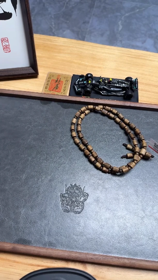 【闪购商品】沉香吊坠海南乌身夹珠手串多圈20克+